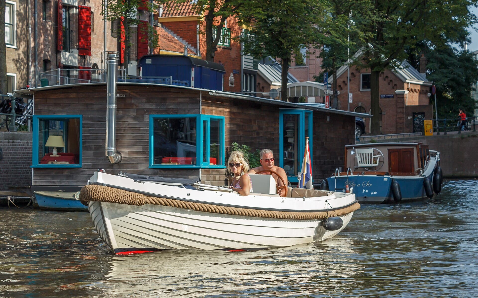 Renting a Boat in Amsterdam to Drive Yourself: A Local Guide