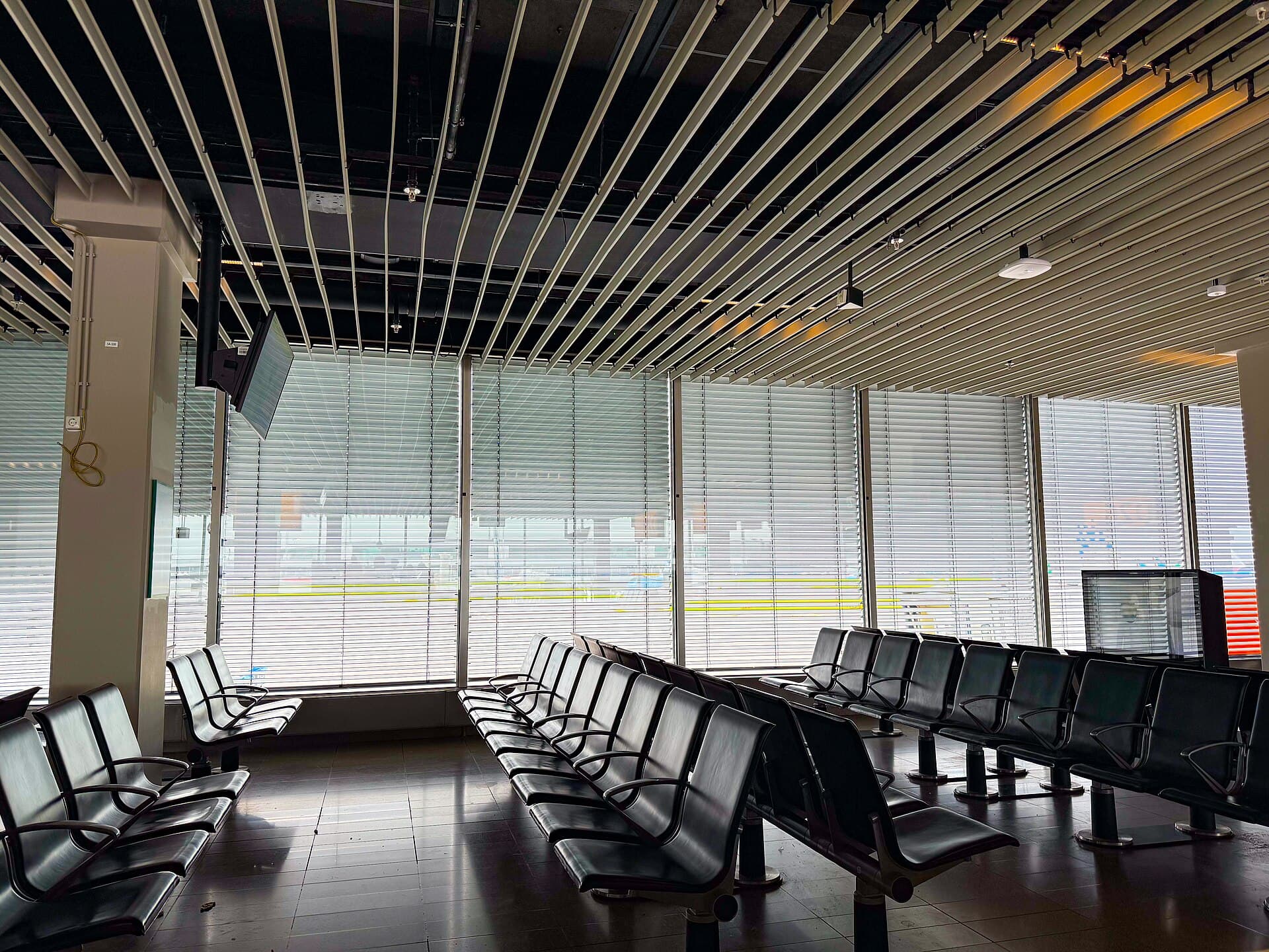 Schiphol Airport to Central Amsterdam: Every Option Compared